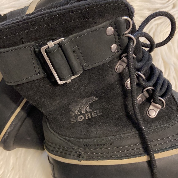 SOREL Boots size 8 color black  and some tan excellent condition see all photos - Picture 11 of 12